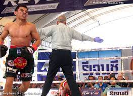 The referee didn't do taduran any favours but ultimately it was wanheng's accuracy that made the difference. Wanheng Menayothin Now 51 0 Breaks Mayweather S Record Boxing News