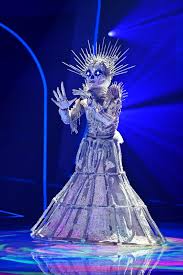 Die sängerin befand sich auch bei den nutzern der. The Masked Singer Finale 2020 Im Live Ticker Skelett Gewinnt Staffel 3 Er War Das Alien News De