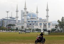 Selain itu, universiti tsinghua, dari china muncul universiti terbaik di rantau asia selepas melonjak tiga anak tangga berbanding 2019 untuk menduduki ranking keenam terbaik dunia dari segi kebolehpasaran graduan diikuti dengan universiti of hong. 16 Sekolah Di Rompin Ditutup Hari Ini