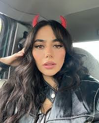 Danielle Haxton's Instagram, Twitter & Facebook