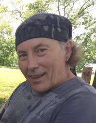 Robert Eves's Instagram, Twitter & Facebook