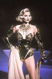 Mugler spring summer 2021 part 02 by @caseycad directed by torso. Thierrymugler Stil 90 H Scenicheskie Naryady Supermodeli