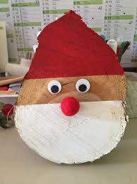 Pere Noel Rondin De Bois Decoration Noel Enfant Idee Bricolage Noel Noel Bricolage Bois