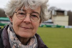 Inger har kæmpet imod nyt stadion, men hun er stadig gode venner med  naboerne, hun er uenig med