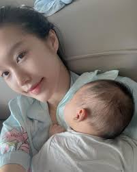 Không còn giấu diếm, Đoàn Văn Hậu lần đâu khoe diện mạo con trai