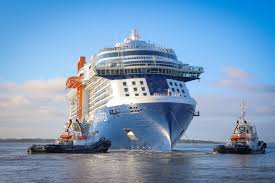 Le Paquebot Celebrity Apex Lors De Son Depart De Saint Nazaire Bateaux Saint Nazaire Paquebot