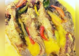 Resep mi nyemek khas yogyakarta, cocok disantap saat malam cara memasak mangut lele yaitu ikan lele goreng dimasak dengan kuah santan dan ditambah sayuran. Resep Mangut Lele Enak