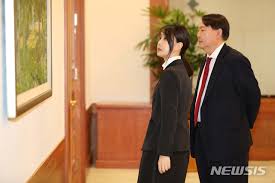 주간현대] 윤석열 배우자 김건희, 국정감사 증언대 서려나?