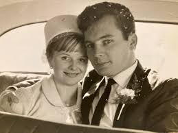 We've been feeling nostalgic and came across this old picture from Della's  Wedding, whilst looking through old photographs🤍 We asked Della how she  met Craig, and what the secret to marriage is: '