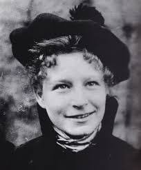 Frieda Lawrence's Instagram, Twitter & Facebook