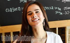 Hasil gambar untuk astrid tiar