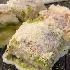 Soğuk baklava hamuru için 50 gr oda sıcaklığın da tereyağı veya margarin yarım çay bardağı süt yarım çay bardağı yoğurt. Herkese Gunaydin Gune Tatli Bir Antiochia Kunefe