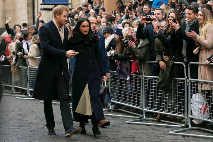 Prince Harry and Meghan Markle pose in candid engagement photos - ABC News