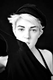 Lorraine Barnard's Instagram, Twitter & Facebook