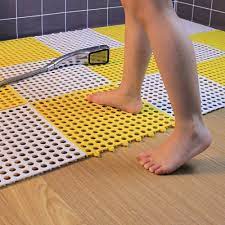 Harga karpet matras alas lantai kamar mandi toilet karet polkadot anti slip. Promo Karpet Kamar Mandi Anti Slip Keset Alas Kaki Karet Anti Licin Toilet Putih Jakarta Selatan Interior House Concept Tokopedia