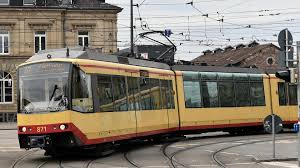 Noch vor beginn der ferien starten zudem zwei bauprojekte, die umfangreiche fahrplanänderungen erfordern. Trotz Streik Fahren Busse Und Strassenbahnen Am Freitag In Karlsruhe