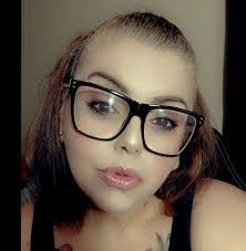 Renee Conover's Instagram, Twitter & Facebook