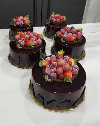 Pin By Neda Ez On Eating Fresh Fruit Cake Strawberry Cakes Cake Desserts