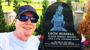 FAMOUS GRAVES-Visiting Music Legends Leon Russell & Roy Clark At Memorial  Park Cemetery In Tulsa, OK