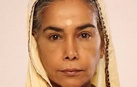 A veteran of hindi theatre, she made her debut in the 1978 political drama. N0ysm3tn2gkcmm