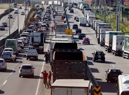 A notícia de uma paralisação, como a greve dos caminhoneiros de 2018, já se espalhou pelo país. Uniao Dos Caminhoneiros Avisa Que Fara Paralisacao Geral Em 9 De Setembro Poder360