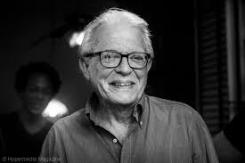 16 Cuban Writers miran al pajarito