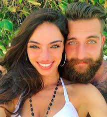 Lorella boccia esplosiva nel video della nuova canzone di elodie, takagi. Lorella Boccia Vedo Non Vedo Lo Slip E Striminzito E Lei Lo Tira Su