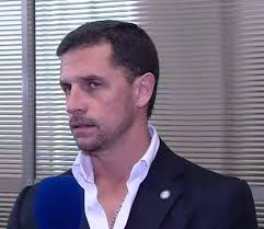 Raúl Silva, el camarada de @MaritoAbdo, sombra de @NicanorDF en @ebypy,  Contralor en Conazjar, para cuidar la parte de Marito💰, partícipe de la  mayor estafa de medicamentos en medio de la pandemia @