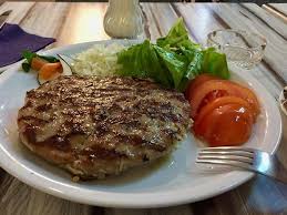 Hacksteak Pleskavica Gefullt Mit Schafskase Rezept Rezept Rezepte Mit Schafskase Hacksteak Hackfleisch Rezept