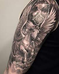 Finden sie hochwertige lizenzfreie vektorgrafiken, die sie anderswo vergeblich suchen. 5 691 Me Gusta 34 Comentarios Tattoo Artwork Daily Inkedair En Instagram Pegasus Tattoo Follow I Pegasus Tattoo Mythology Tattoos Greek Tattoos