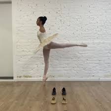 E' riuscita a realizzare il sogno di diventare ballerina malgrado la sua disabilità. This 16 Yr Old Ballerina With No Arms Is Proving Everything Is Possible Inspiremore