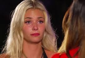 Vivi Gives Sarah a Chance to Win at Paradise Hotel