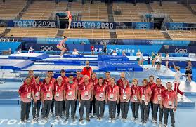 トランポリン 競技紹介 縦4.28メートル、横2.14メートルの弾力性に富んだシートをスプリングでフレームに固定したトランポリン上で跳躍し、技の難易度や美しさ、高さを競う。 五輪では2000年シドニー大会から男女個人が実施されている。 実施種目（2） Lgninhlwlhhzmm