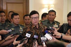 Jika berkas lengkap, permohonan akan diteruskan ke presiden maksimal 14 hari sejak permohonan diterima. Mendagri Permohonan Izin Pejabat Daerah Ke Luar Negeri Harus Diajukan Paling Lambat H 10