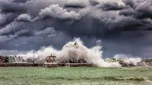 Sunt numite și tsunami transoceanici, deoarece sunt tsunami care parcurg distanțe mari, traversând oceane întregi. E AdevÄrat CÄ In Marea NeagrÄ Au Fost Valuri Tsunami De 5 Metri InÄlÈime