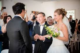 Iranisch Deutsche Hochzeit Mitten In Bremen So Feierten Anne Navid Mit Ihren Liebsten Deutsche Hochzeit Kleid Hochzeit Und Feiern