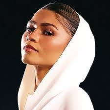 Leanna Hebert's Instagram, Twitter & Facebook