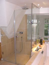 So finden sie die richtige duschkabine für ihr bad. Duschabtrennung Aus Glas Fur Dachschragen Individuell Nach Mass
