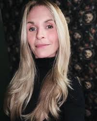 A love letter to my girl @lisasatornhair who always makes me feel gorgeous  and will respond to any of my bad ideas with a simple “No.” I'm so grateful  for you 💁🏼‍♀️🎀