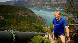 Men ole kristoffer rustar likevel garden for neste generasjon. Nrk Tv Der Ingen Skulle Tru At Nokon Kunne Bu 4 Lysefjorden Sesong 15