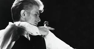 Heroes is the 12th studio album by english musician david bowie, released on 14 october 1977 by rca records. Heroes Die Geschichte Hinter David Bowies Legendarem Album Rock Antenne