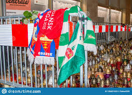 Lechia zagra mecz kontrolny z legią. Gks Wybrzeze Und Lechia Gdansk Fussballschals Am Eingang Zum Rathaus Von Gdansk Nachts Redaktionelles Stockfoto Bild Von Europaisch Stadt 136831423