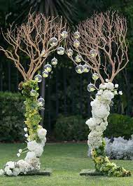 1001 Idees Pour Une Arche De Mariage Romantique Et Elegante Wedding Branches Branch Arch Wedding Ceremony Archway