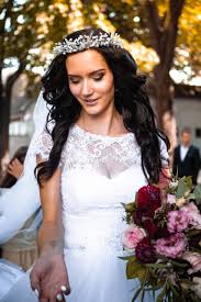 Wählen sie ihre nächste destination ! Should I Wear A Flower Crown For My Wedding