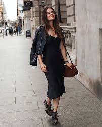 Silk Slip Trends Black Slip Dress Midi Beliano Fall Look Outfit Ideas Spring Boots Fashion Trends Loo Street Style Dress Silk Dresses Outfit Slip Dress Outfit