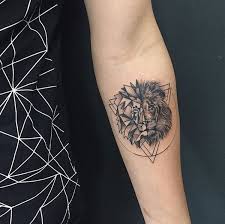 78 Lion Tattoo Ideas Which You Like March 2020 Bilek Dovmesi Dovmeli Kadin Geometrik Dovmeler