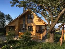 Vila de vacanta saliste, apartament cazare in marginimea sibiului inchiriere vila, apartament si cabana rustica la munte. Top Glampinguri Casute In Copac Si Cabane Ascunse Din Romania