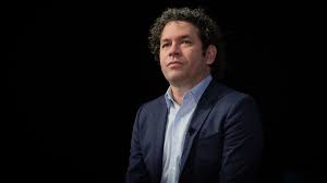 Gustavo dudamel conducts gothenburg symphony (where he is music director) in symphony no 5 by beethoven. Gustavo Dudamel Wird Neuer Chefdirigent Der Pariser Oper Br24