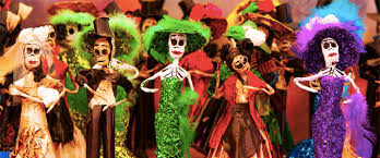 La famille laissait des offrandes afin de pourvoir aux besoins du défunt au mexique, il existe encore ces grandes fêtes, ces grands événements qui rythment la vie de son peuple. Partez A Janitzio Au Mexique Pour La Fete Des Morts