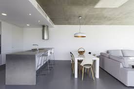 Le prix du béton ciré est plus élevé qu'un béton traditionnel ou encore que d'autres revêtements comme le carrelage. Prix Et Pose D Un Beton Cire Tarif Cout